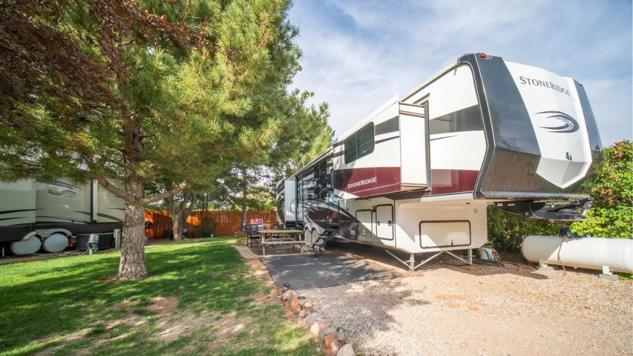 Outdoor Glamping Large 5Th Wheel Setup Ok4A Apartment Moab Exterior foto