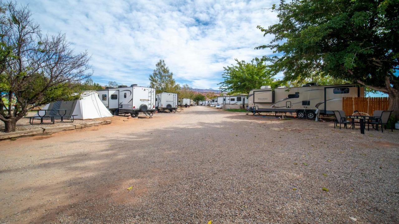 Outdoor Glamping Large 5Th Wheel Setup Ok4A Apartment Moab Exterior foto